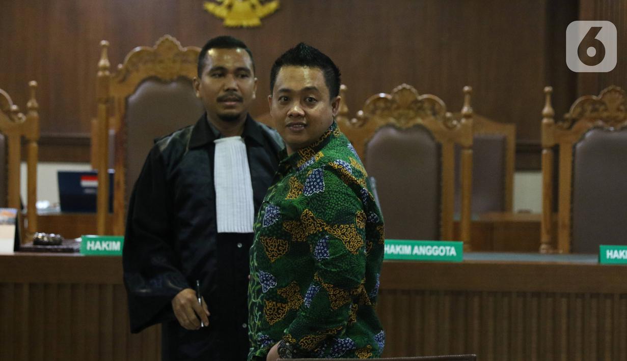 Asisten pribadi mantan Menpora Imam Nahrawi, Miftahul Ulum usai sidang dakwaan di Pengadilan Tipikor Jakarta, Kamis (30/1/2020). Miftahul didakwa menjadi perantara suap Rp 11,5 miliar dari mantan Sekjen KONI Ending Fuad Hamidy dan mantan Bendahara KONI Johnny E Awuy. (Liputan6.com/Angga Yuniar)