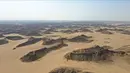Pemandangan udara yang diambil pada 6 Juni 2021 menunjukkan gurun Provinsi Al-Mahra Yaman di mana Sumur Barhout yang dikenal sebagai Sumur Neraka berada. Lubang raksasa di gurun Provinsi Al-Mahra ini memiliki lebar 30 meter dan diperkirakan memiliki kedalaman antara 100-250 meter. (AFP)