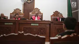 Majelis hakim memimpin sidang lanjutan dengan terdakwa mantan Pelaksana Tugas (Plt) Ketua Umum PSSI Joko Driyono di PN Jakarta Selatan, Kamis (9/5/2019). Sidang ditunda karena saksi dari Jaksa Penuntut Umum (JPU) berhalangan hadir dalam persidangan. (Liputan6.com/Faizal Fanani)