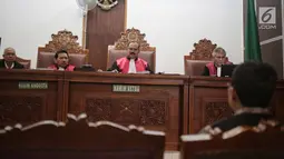 Majelis hakim memimpin sidang lanjutan dengan terdakwa mantan Pelaksana Tugas (Plt) Ketua Umum PSSI Joko Driyono di PN Jakarta Selatan, Kamis (9/5/2019). Sidang ditunda karena saksi dari Jaksa Penuntut Umum (JPU) berhalangan hadir dalam persidangan. (Liputan6.com/Faizal Fanani)
