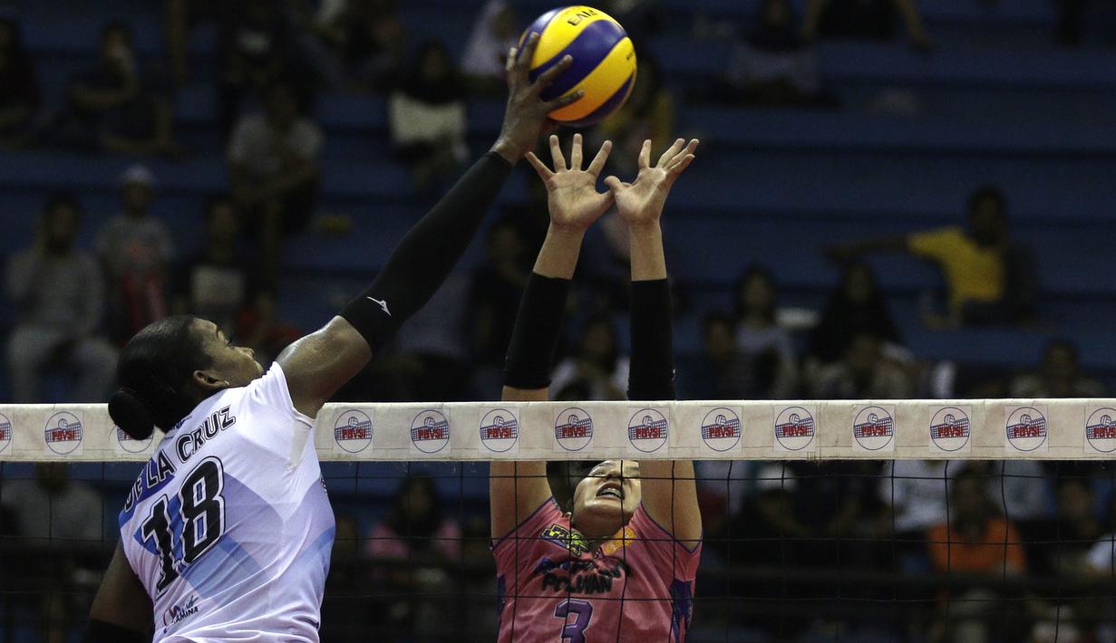 Pevoli Jakarta Pertamina Energi, Bertahania De La Cruz, melakukan smash saat melawan PGN Popsivo pada final Proliga 2019 di GOR Among Rogo, Yogyakarta, Sabtu (23/2). Popsivo menang 3-2 atas Pertamina. (Bola.com/Yoppy Renato)