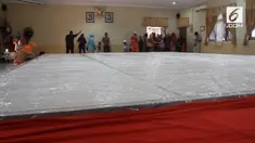 Sebuah tempe raksasa berhasil buat di Grobogan, Jawa Tengah. Tempe yang dibuat selama 4 hari ini, memecahkan rekor dunia.