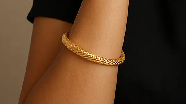 Gelang Emas Rantai Kepang (Image by ChatGPT)