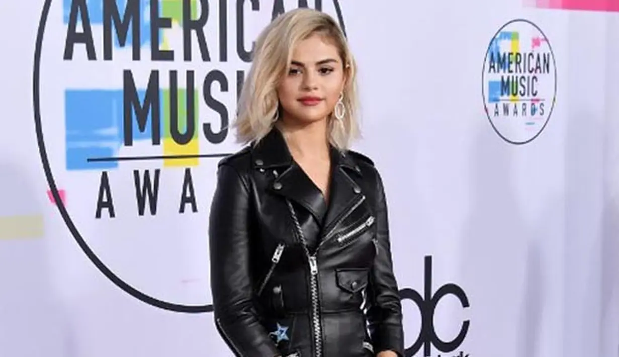Nama Selena Gomez nampaknya akhir-akhir ini tak akan sirna dari publik. Selain soal hubungannya yang baru terjalin lagi dengan Justin Bieber baru-baru ini, ada juga hal yang berbeda dari Selena. (AFP/Neilson Barnard)