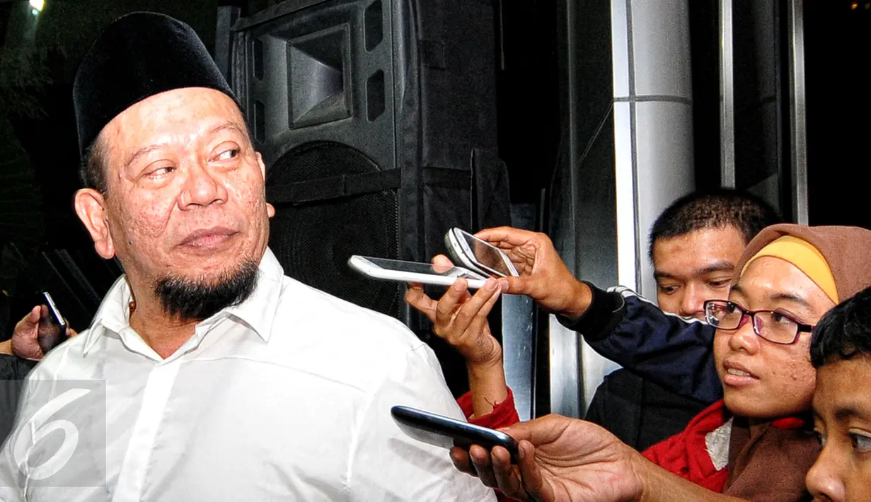 Ketua Umum PSSI La Nyalla Mahmud Matalitti usai deklarasi pernyataan sikap, di kantor PSSI, Senayan, Jakarta, Kamis (25/6/2015). (Liputan6.com/Yoppy Renato)