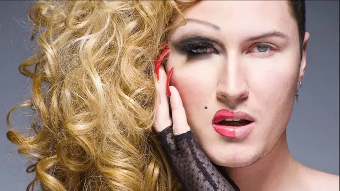 Bukan Perempuan, Tutorial Makeup Terbaik Ini Buatan Pria