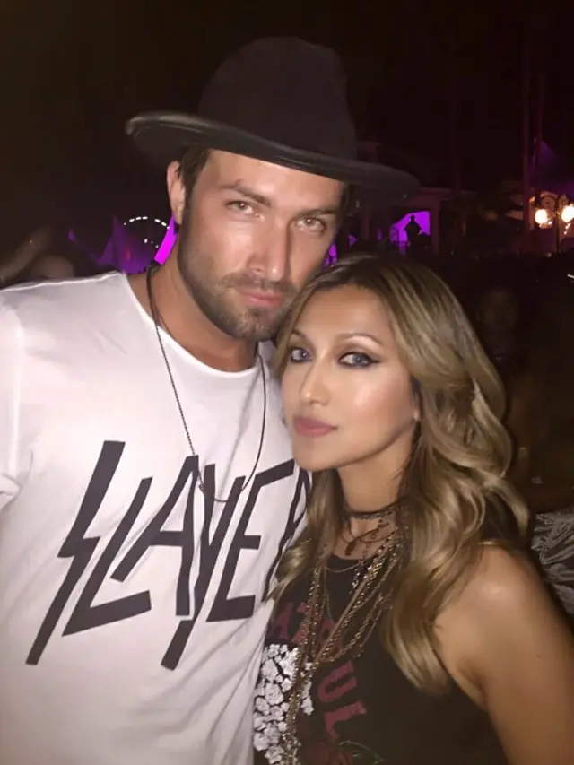 Tia Azhari dan Suami Bulenya