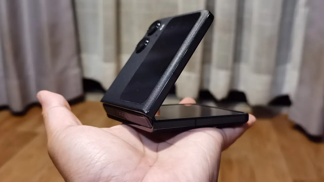 Engsel Oppo Find N2 Flip. Liputan6.com/Iskandar