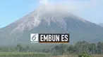 Embun es atau istilah warga Embun upas menyelimuti wilayah sekitar Gunung Semeru. Suhu di wilayah ini mencapai minus 3 derajat celcius. aktivitas embun es menghilang sekitar pukul 08.00 pagi.