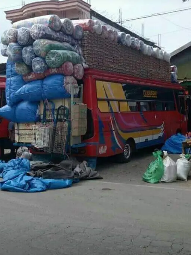 7 Potret Bus Angkut Muatan Banyak Ini Bikin Geleng Kepala