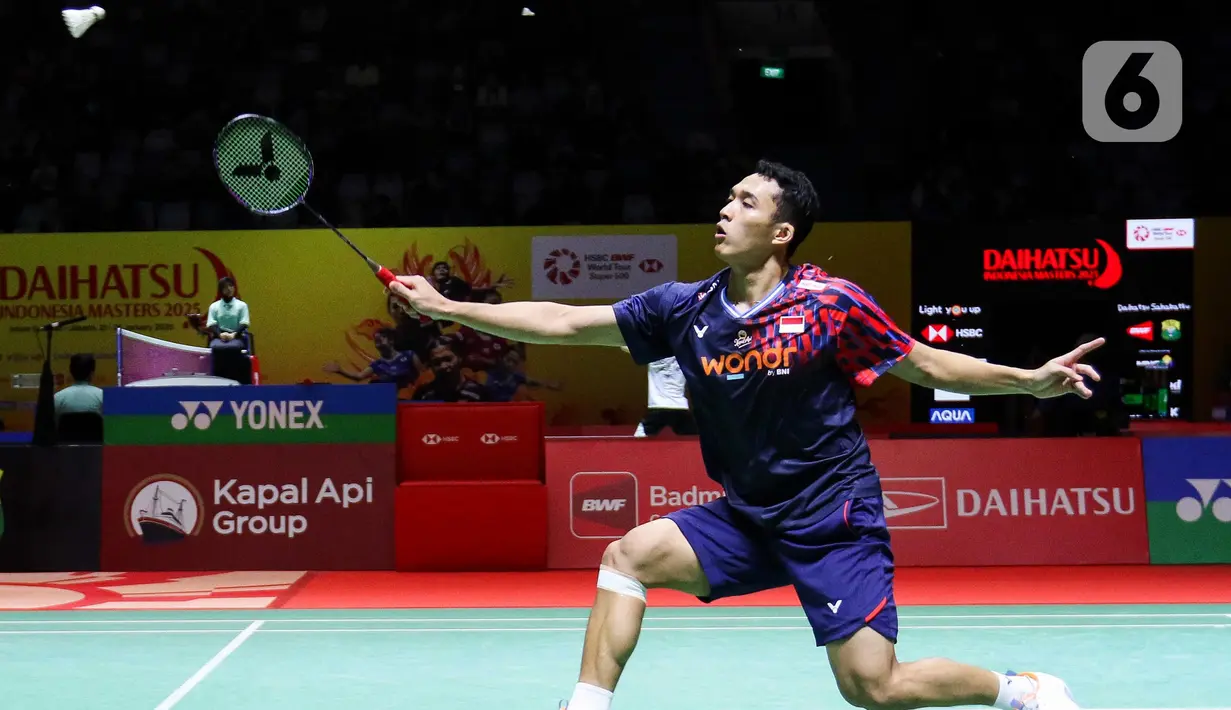 Laga kedua pebulu tangkis tunggal putra tersebut berlangsung sengit dan ketat. (Liputan6.com/Herman Zakharia)