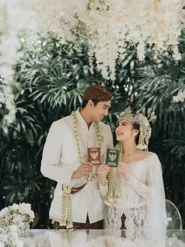 Berawal Cinlok, 6 Potret Ibrahim Risyad dan Salshabilla Adriani Resmi Menikah dalam Balutan Busana Adat Sunda
