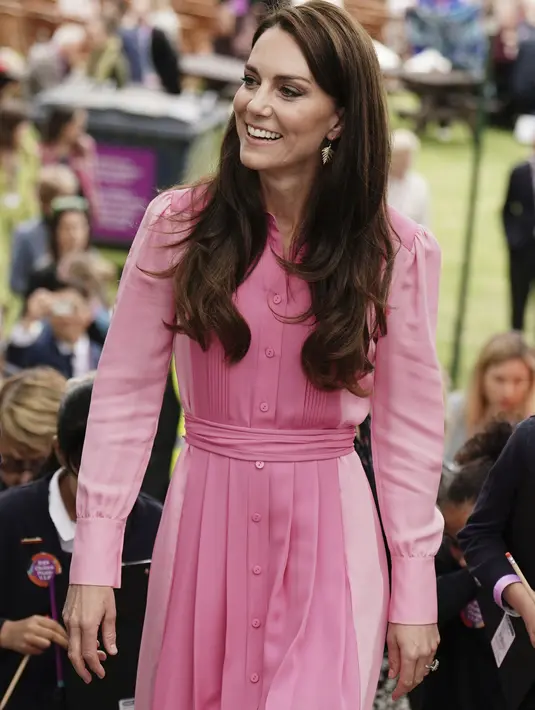 Gaun itu sebelumnya Princess of Wales kenakan pada tahun 2021 saat bertemu dengan seorang penyintas kanker berusia lima tahun di Istana Holyroodhouse di Edinburgh. (Jordan Pettitt/Pool via AP)