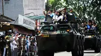Gelar pasukan dan defile kendaraan alutsista memeriahkan HUT ke-71 TNI di Purwakarta, Jabar. (Liputan6.com/Abramena)