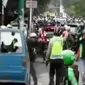 Pengemudi ojek online menyerang sopir angkot di Terminal Laladon, Bogor.