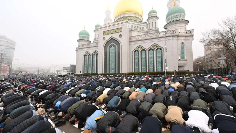 Umat Muslim di Berbagai Belahan Dunia Laksanakan Salat Idul Fitri 1445 Hijriah