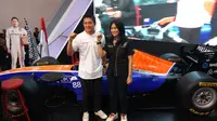 Rio Haryanto bersama Humas Pertamina, Wianda Pusponegoro (Septian Pamungkas/Liputan6.com)