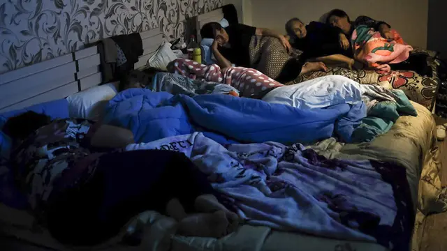 FOTO: Perang Armenia - Azerbaijan, Warga Berlindung dari Serangan Bom