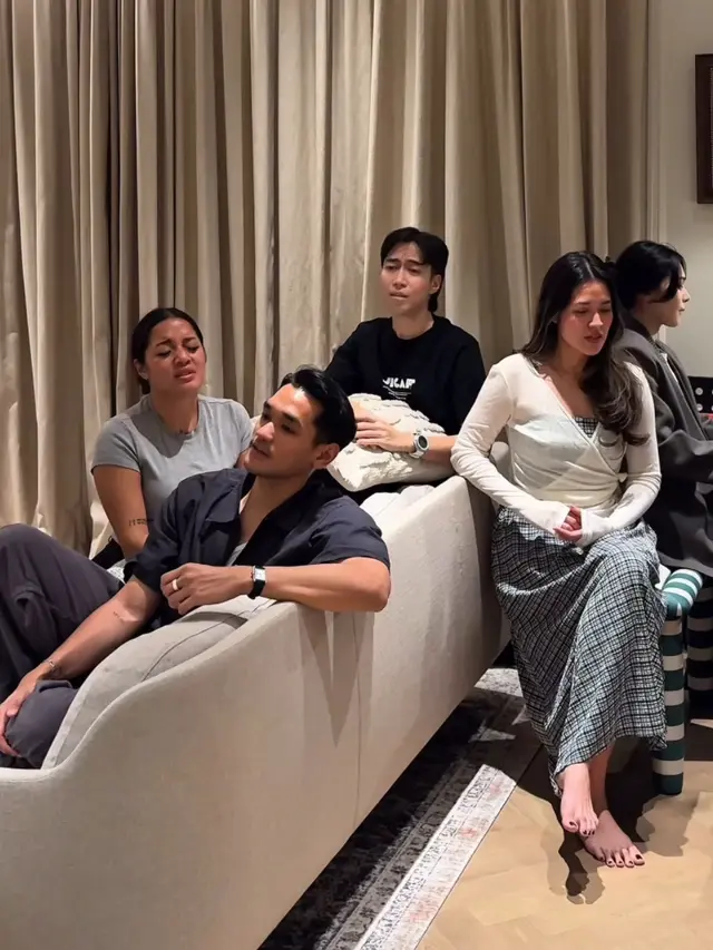 Isyana Sarasvati saat Menyanyikan Lagu Indonesia Jaya. [@raisa6690]