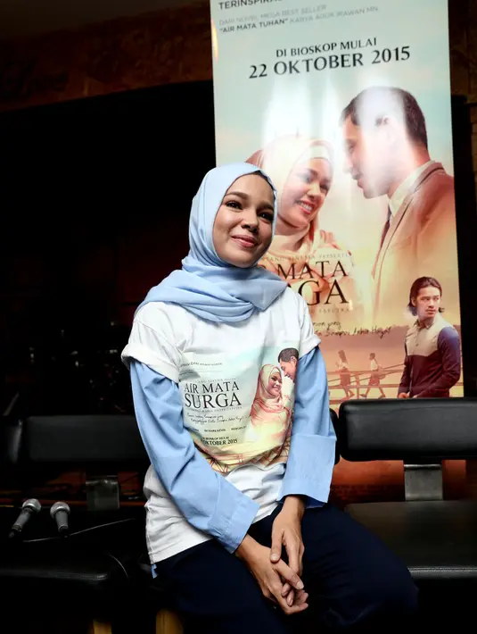 Dewi Sandra langsung kepincut kala mendapatkan tawaran untuk menyanyikan lagu Air Mata Surga ciptaan Melly Goeslaw. (Andy Masela/Bintang.com)