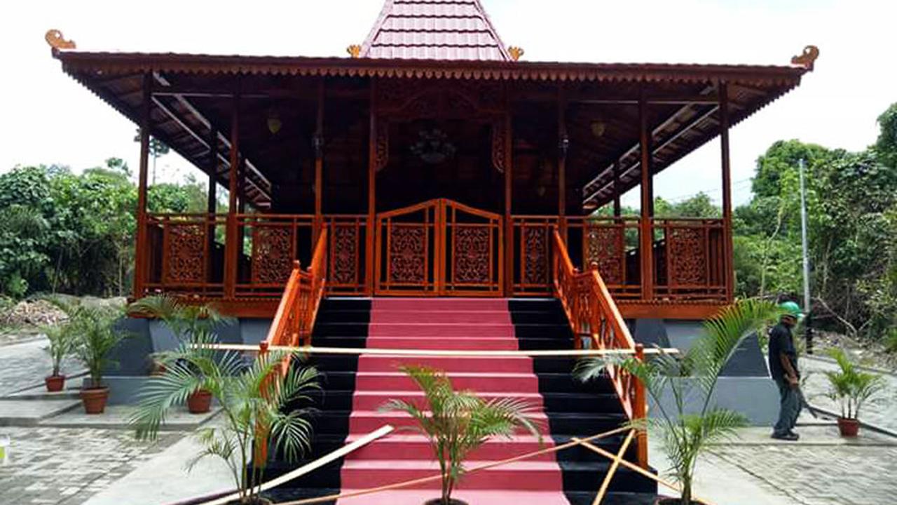 Rumah Adat Solo
