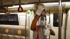 Seorang pekerja membersihkan interior gerbong metro di New Delhi, Kamis (3/9/2020). Delhi Metro akan membuka layanannya secara bertahap mulai 7 September, bahkan ketika India mencatat beban kasus positif Covid-19 harian terbesar di dunia, selama hampir sebulan terakhir. (AP Photo/Manish Swarup)