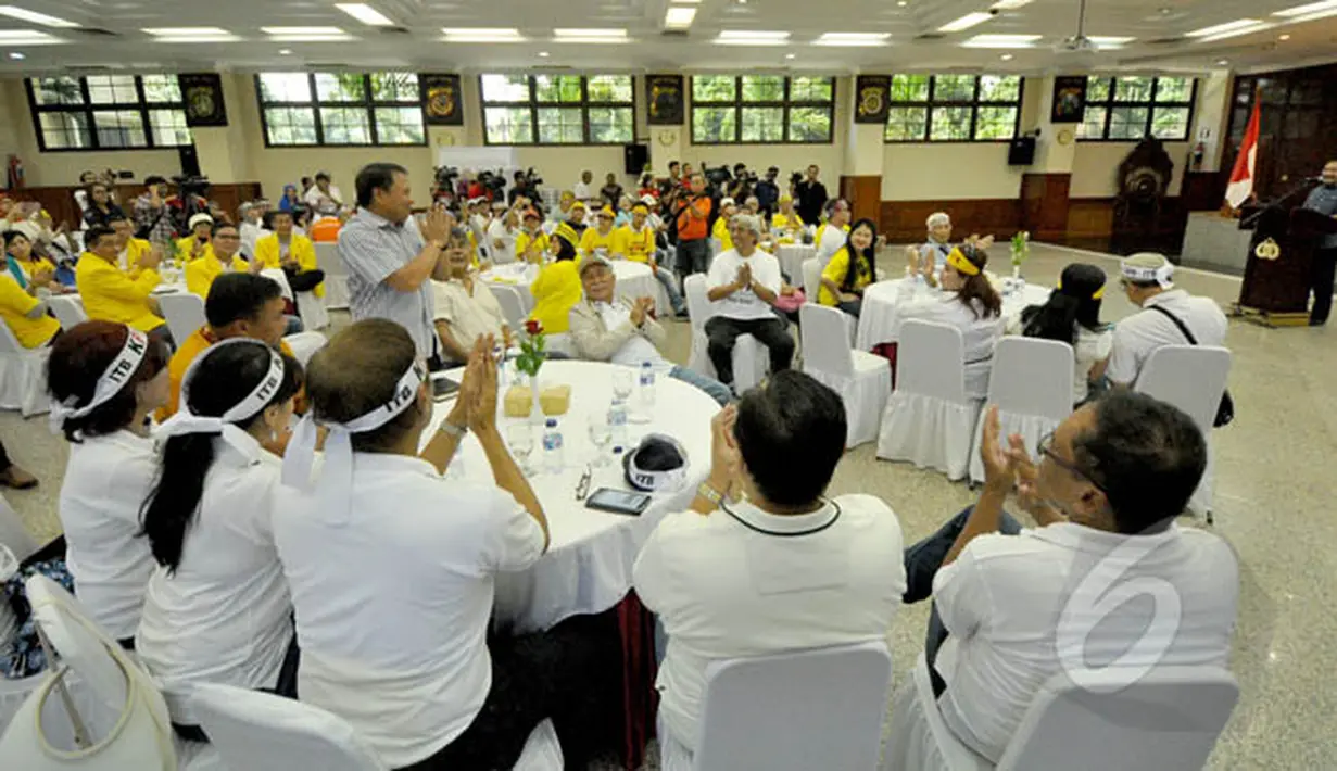 Suasana pertemuan Calon Kapolri, Komjen Badrodin Haiti dengan civitas akademika dari berbagai perguruan tinggi di Indonesia di Markas Besar Polri, Jakarta, Minggu (22/2). (Liputan6.com/Faizal Fanani)