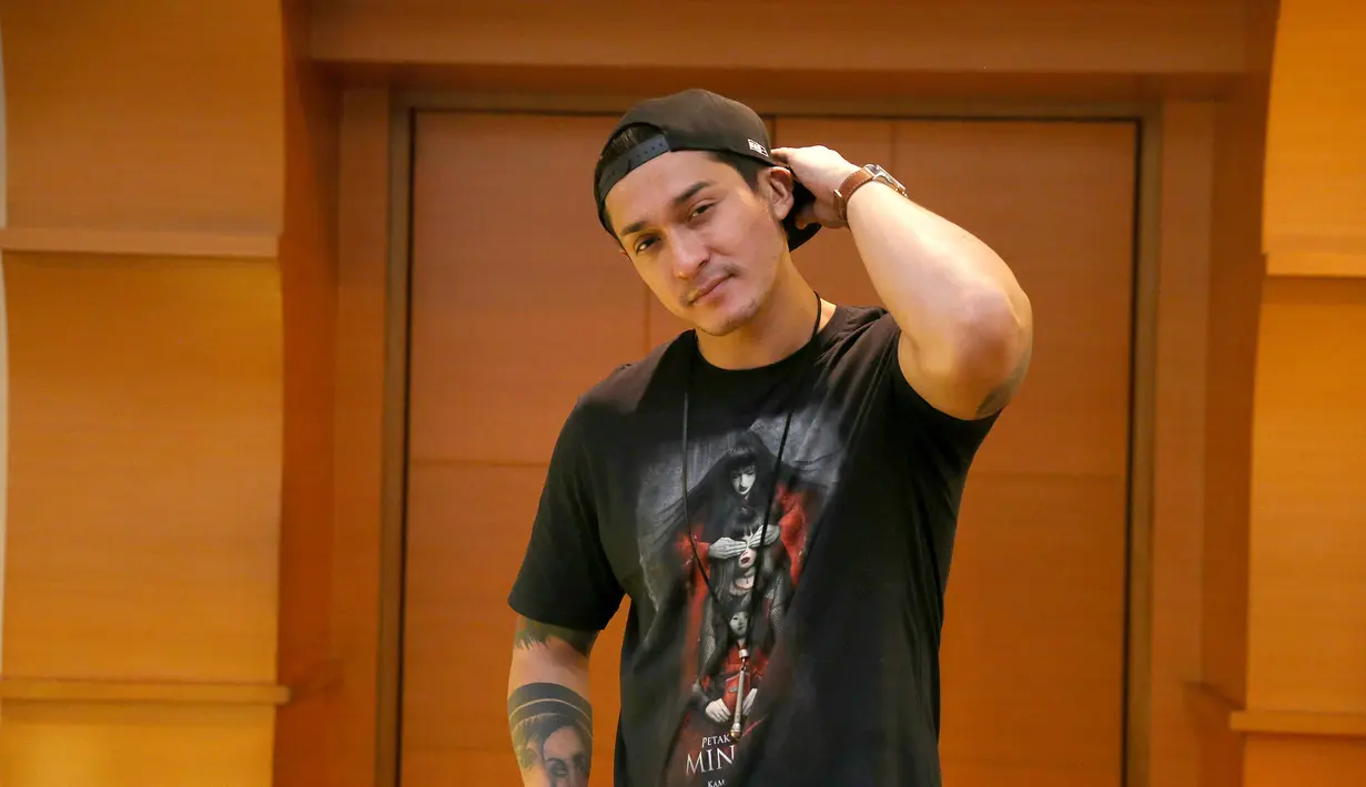 Aktor asal Malaysia Miller Khan hingga kini belum memikirkan untuk menikah. Padahal, usia Miller kini telah berusia 30 tahun. Pemeran sinetron Surga Yang Ke 2 itu masih fokus kariernya. (Nurwahyunan/Bintang.com)