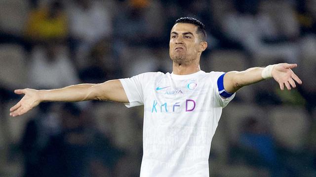 Foto: Perang Bintang di Laga Al Ittihad vs Al Nassr, Cristiano Ronaldo Cetak Gol ke-53 di Sepanjang 2023