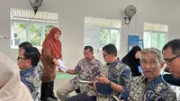 Sosialsasi SP4N-LAPOR! di Desa Sangatta Selatan, Kabupaten Kutai Timur yang digelar Diskominfo Kaltim langsung menyasar warga desa dan melatih menggunakan kanal aduan tersebut.