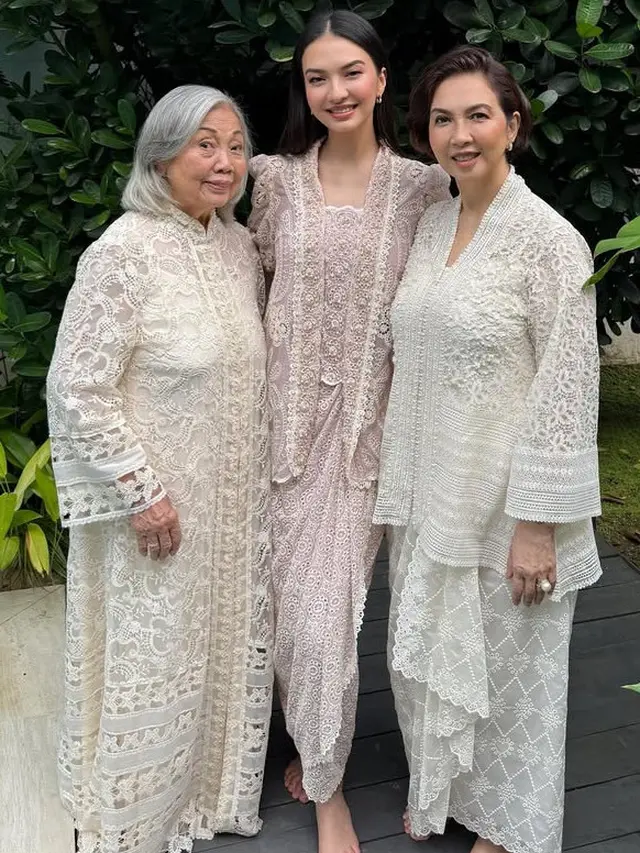Gaya Artis dan Ibu Pejabat Kenakan Atasan Siluet Kebaya saat Lebaran