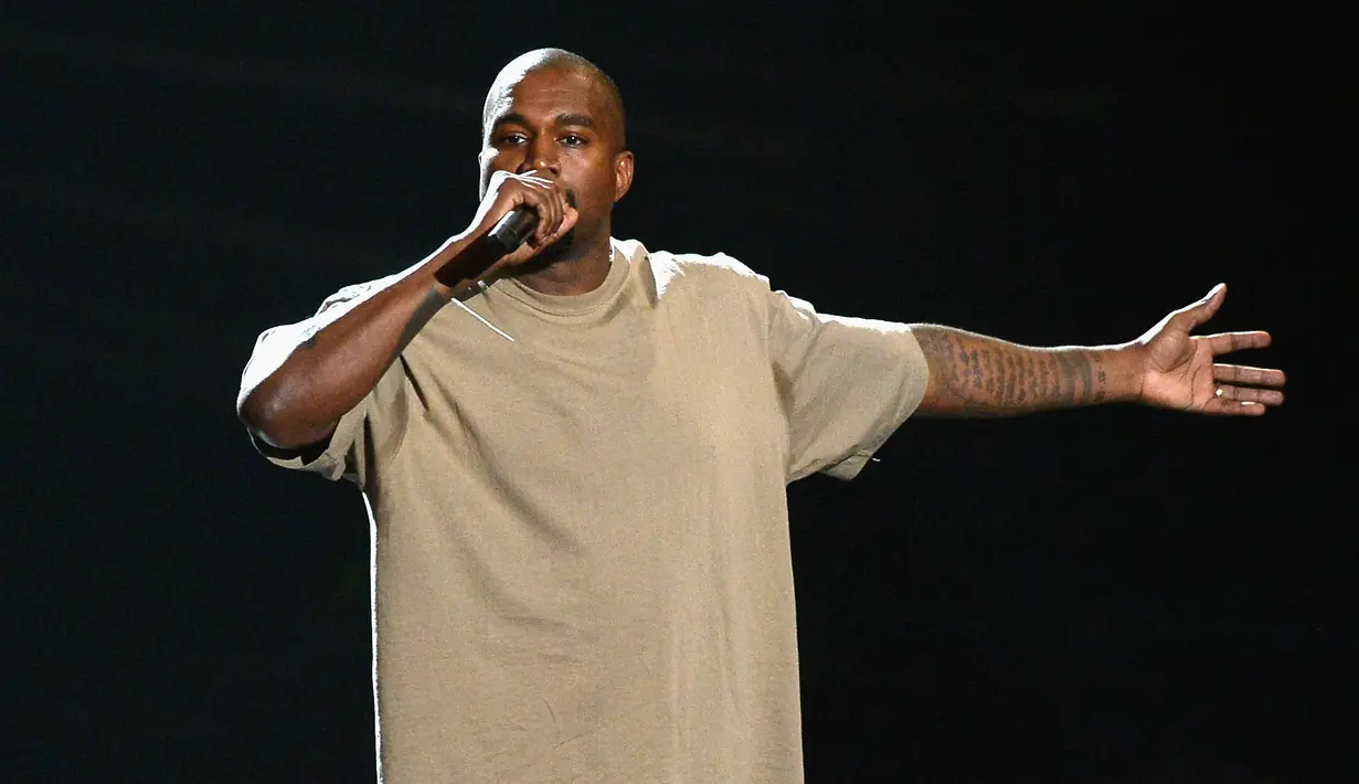 Kanye West mengalami gangguan mental sampai harus menjalani perawatan di rumah sakit. Tampak menderita gangguan yang cukup serius, ia pun hanya percaya pada Kim Kardashian. (AFP/Bintang.com)
