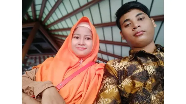 6 Momen Mesra Ponari Bareng Calon Istri Setelah Tunangan, Semakin Kompak
