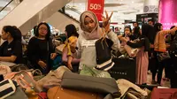 Senayan City ikut serta dalam program tahunan Festival Jakarta Great Sale 2017 dengan mengadakan midnight sale. Berikut keseruannya. (Liputan6.com/Gempur M Surya)