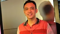 Sandy Tumiwa Berencana Mualafkan Anak?