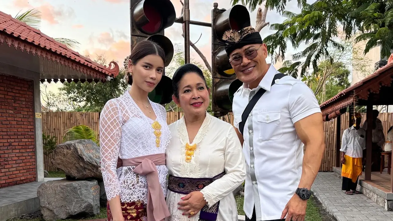 7 Momen Deddy Cobuzier dan Sabrina di Pembukaan Kopi Klotok Titiek Soeharto di Bali