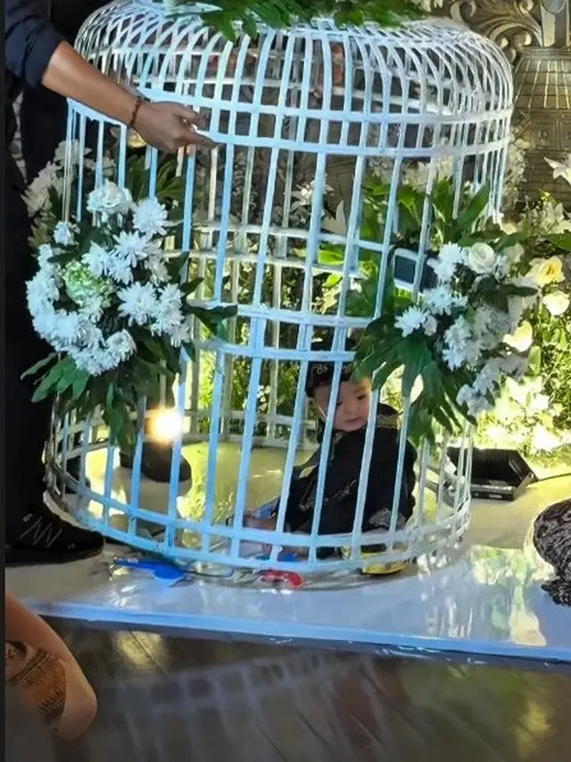 Dekorasi Acara Tedak Sinten Putra Erika Carlina