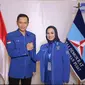 Ketua DPC Partai Demokrat Surabaya Lucy Kurniasari bersama AHY. (Dian Kurniawan/Liputan6.com)