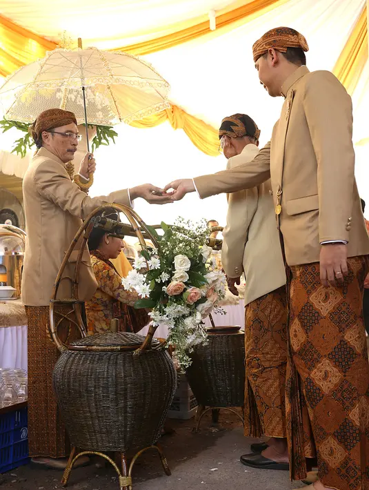 Para hadirin berpartisipasi dalam sesi acara Dodol dawet. (Galih W. Satria/bintang.com)