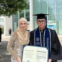 Mulan Jameela menghadiri wisuda putra di Jepang. [@mulanjameela1]