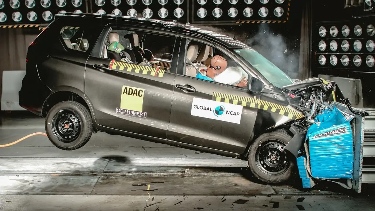 Suzuki Ertiga generasi ke-2 resmi mengantongi 3 bintang yang diselenggarakan Global NCAP di bawah kampanye #SaferCarsForIndia.
