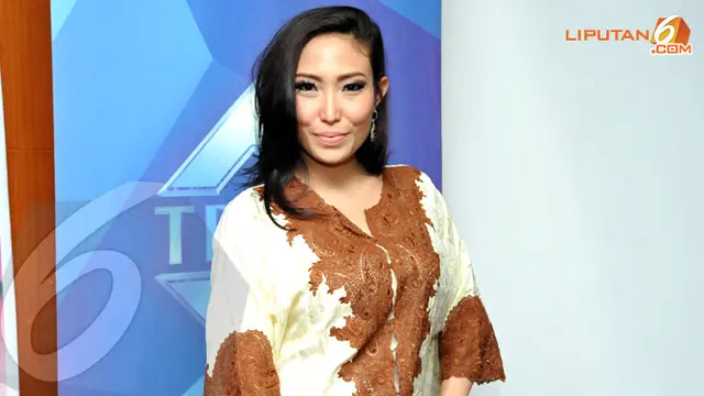 ayu-dewi-130820c.jpg