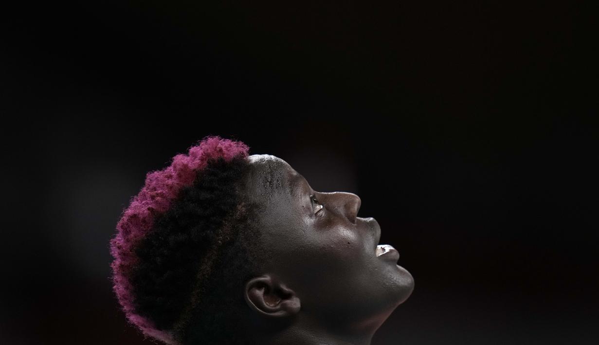 Ekspresi atlet bola voli asal Kenya, Sharon Chepchumba Kiprono saat pertandingan babak penyisihan  grup A bola voli putri Olimpiade Tokyo 2020  melawan Korea Selatan, Selasa (27/7/2021). (Foto: AP/Manu Fernandez)