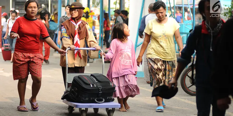 20170622-Di Merak, Pramuka Diterjunkan Bantu Pemudik-Tebe