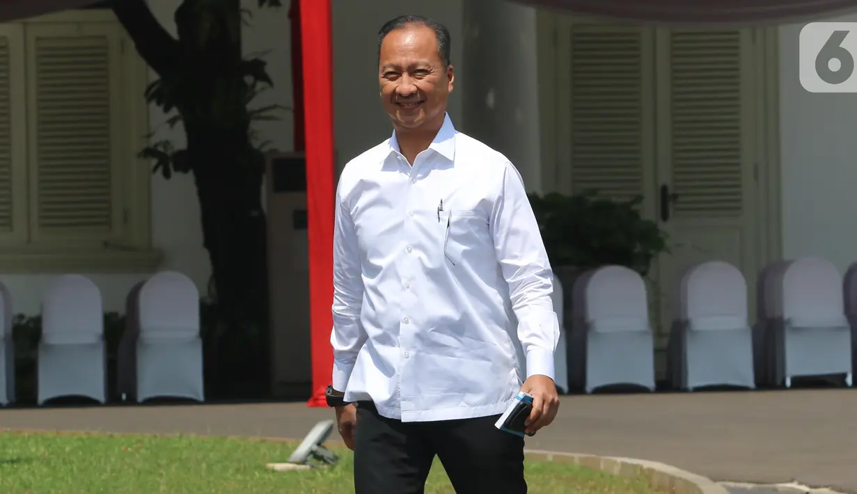Menteri Sosial pada Kabinet Kerja Jilid I Agus Gumiwang Kartasasmita tiba di Istana Negara, Jakarta, Selasa (22/10/2019). Agus Gumiwang Kartasasmita datang memenuhi panggilan Presiden Joko Widodo terkait penetapan Calon Menteri Kabinet Kerja Jilid 2. (Liputan6.com/Angga Yuniar)