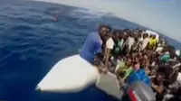 600 imigran gelap yang terkatung-katung di lautan Mediterania lepas Pantai Libya diselamatkan penjaga pantai Italia.