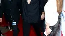 Bagaimana tidak, terkenal dengan imej rambut 'gondrong' nan ikal, Harry Styles rela menyumbangkan potongan rambutnya untuk penderita kanker. (AFP/Bintang.com)