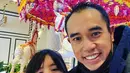 Ardi selalu bangga dengan capaian Mikhayla. Mikhayla yang beranjak ABG ini parasnya kian cantik memesona layaknya sang ibu. Foto kebersamaan Mikhayla dan Ardi ini sukses curi perhatian. (Liputan6.com/IG/ardibakrie)