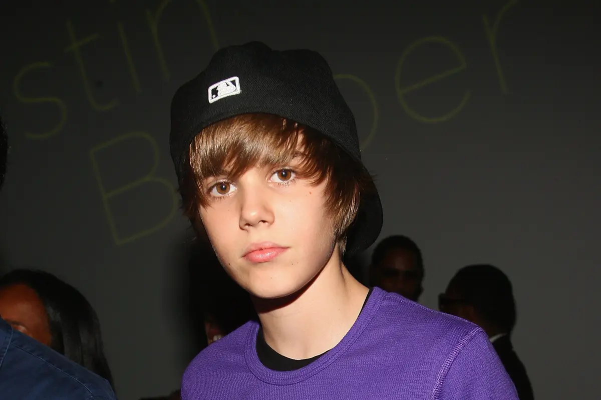 Justin Bieber tampil dengan gaya rambutnya yang dulu. (AFP/Bintang.com)