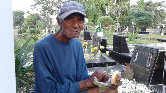 Kisah Penjaga Makam